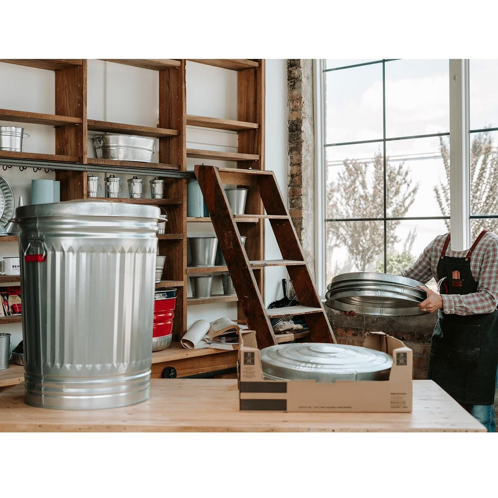 31 Gallon Galvanized Steel Storage Can with Lid U38599